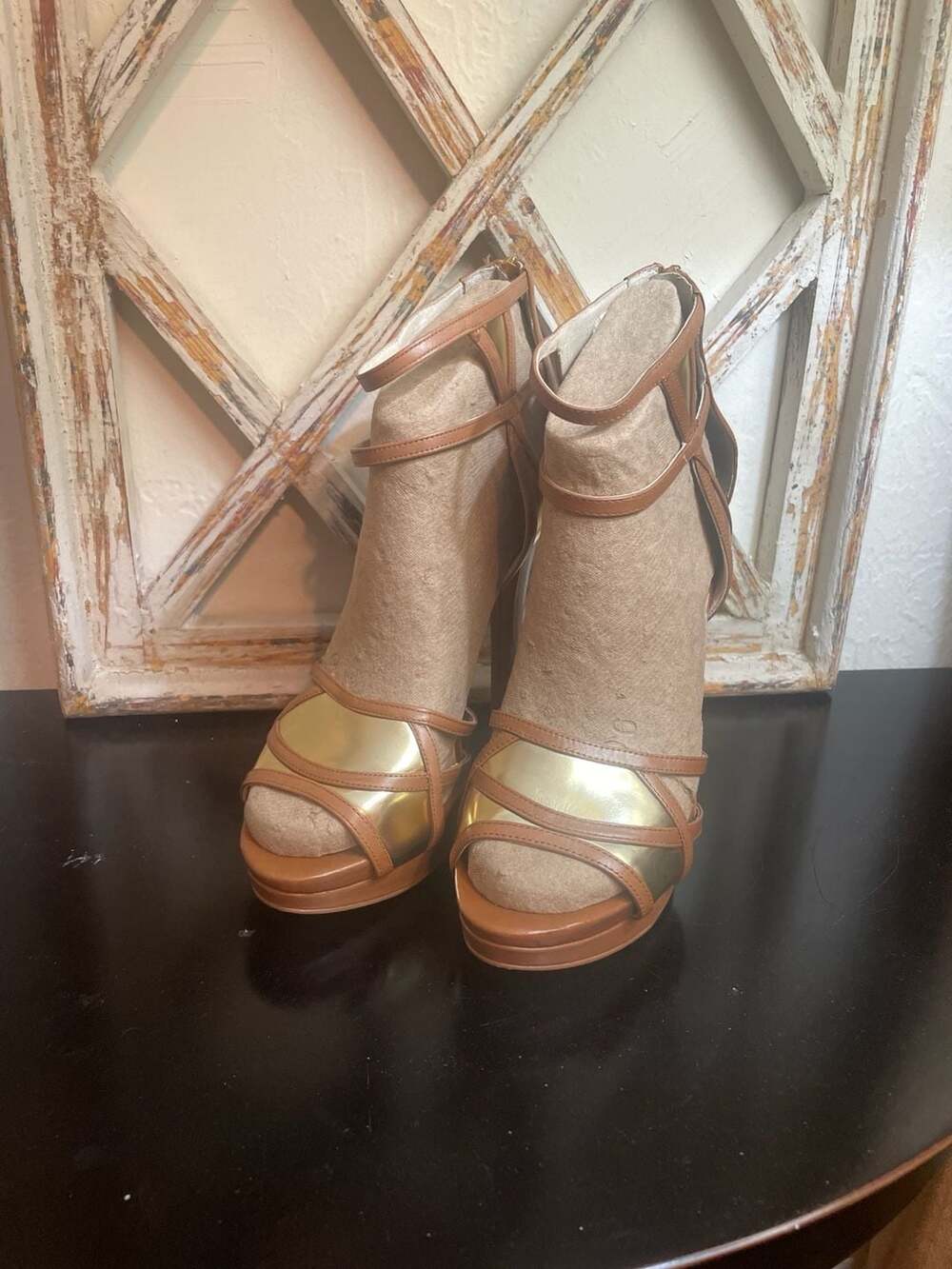 Michael Kors Jaida Back Zip Cut Out Platform Sandals Luggage Gold  size 9